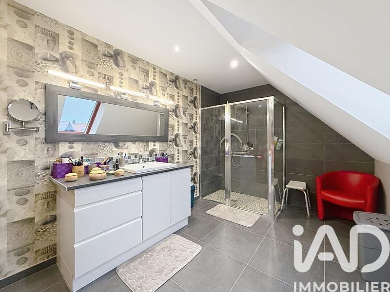 Maison - 200 m² - 7 pièces