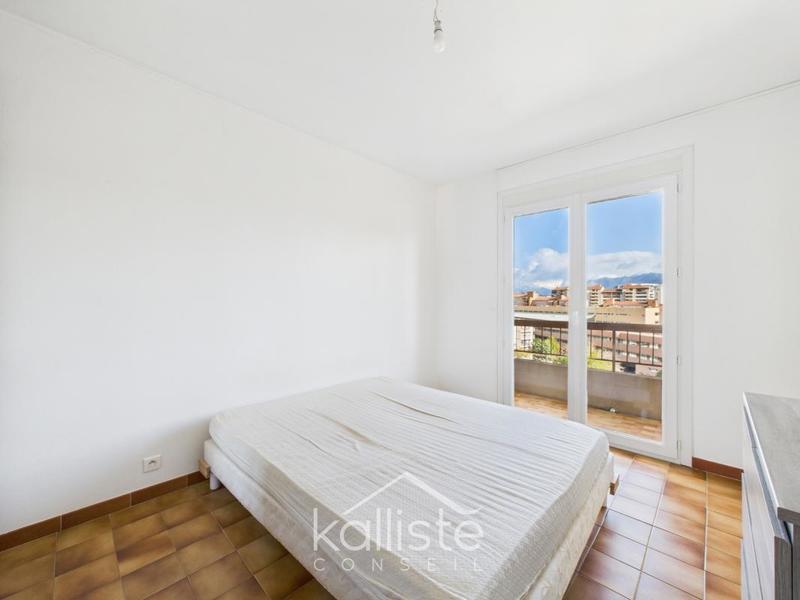 Appartement - 100 m² - 4 pièces