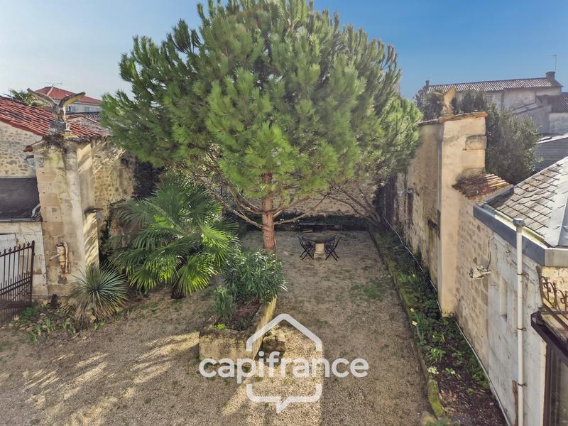 Maison - 325 m² - 12 pièces