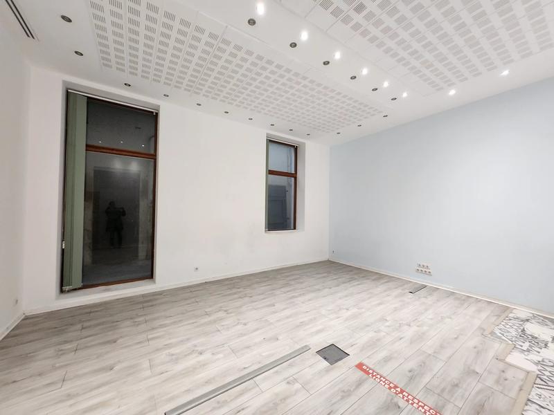 Local commercial - 167 m² - 11 pièces