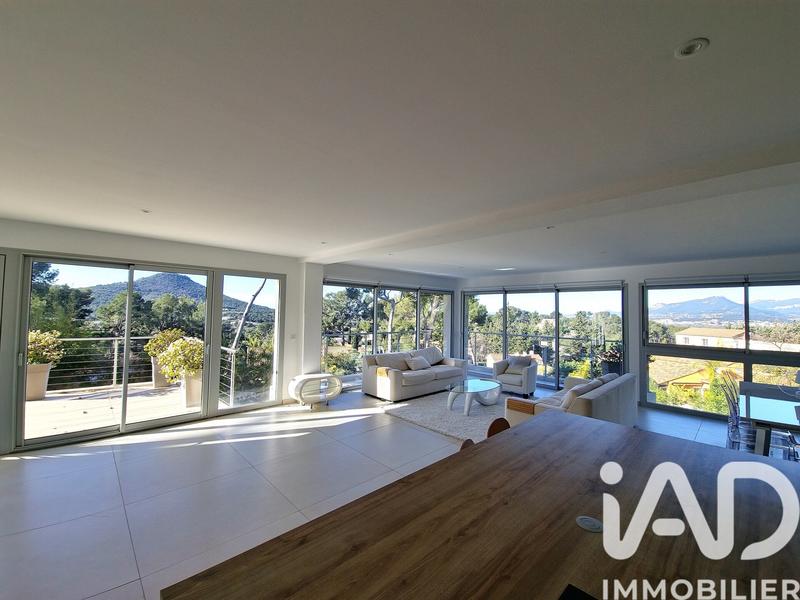 Maison - 290 m² - 7 pièces