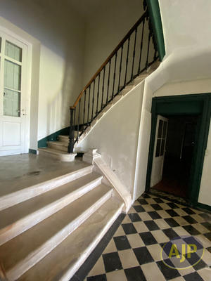 Maison - 420 m² - 8 pièces