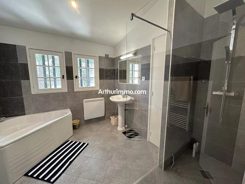 Maison - 221 m² - 6 pièces