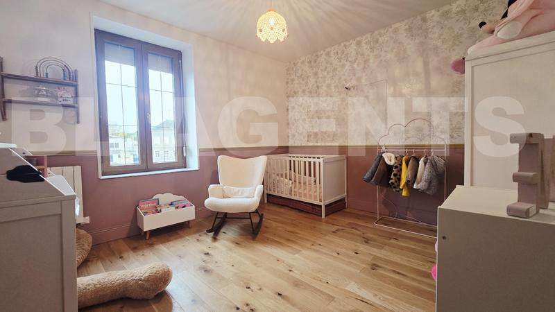 Maison - 260 m² - 10 pièces