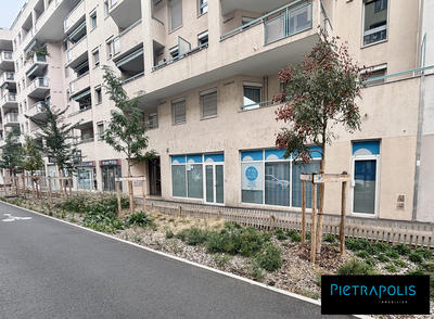 Local commercial - 128 m² - 1 pièce