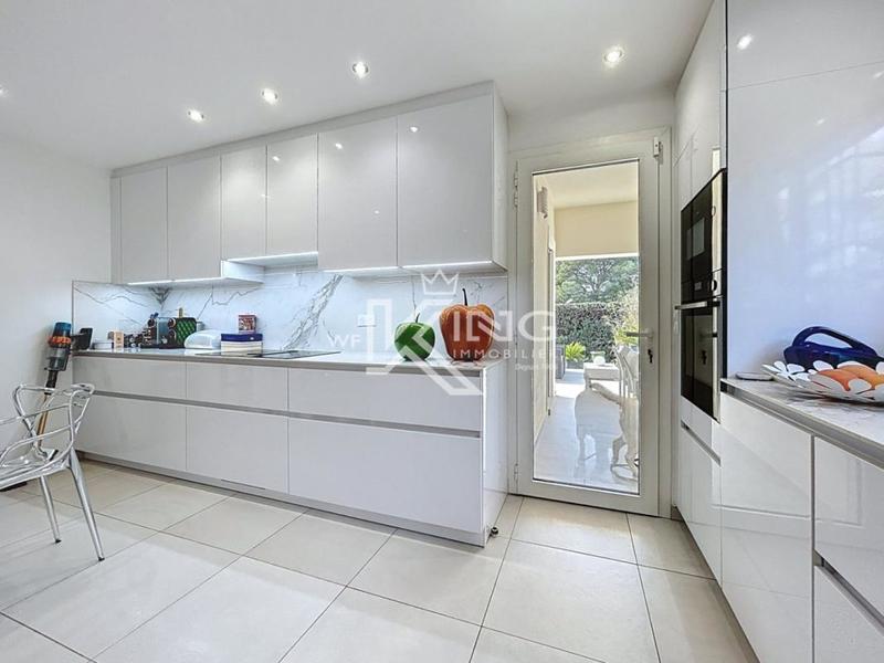 Villa - 250 m² - 6 pièces