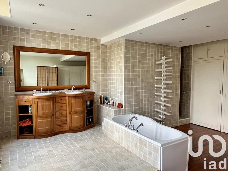 Maison - 444 m² - 15 pièces