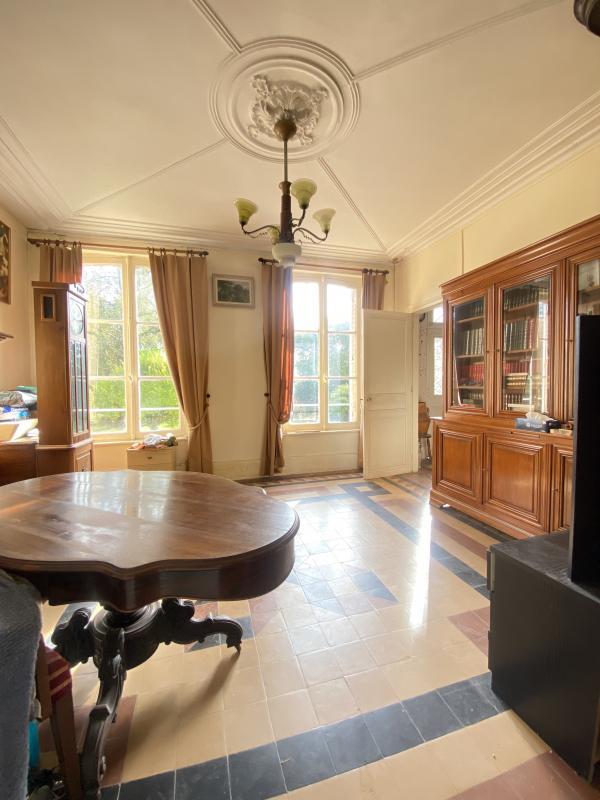 Maison - 303 m² - 9 pièces