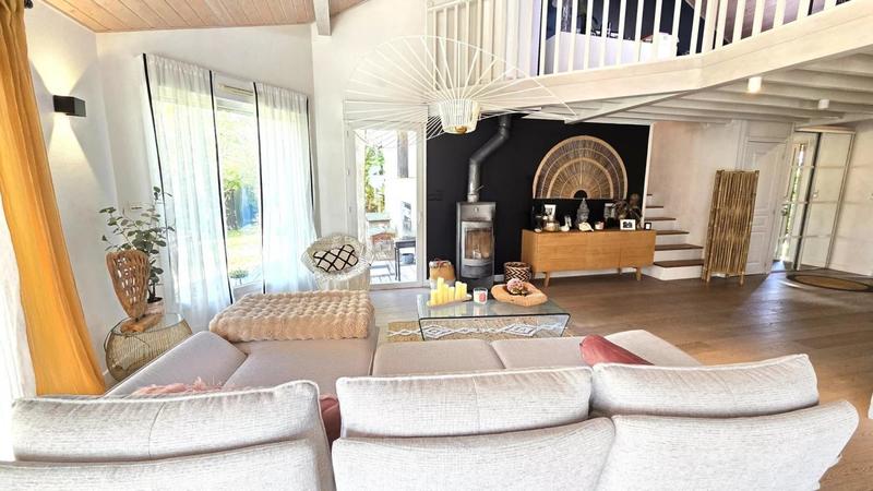 Maison - 219 m² - 7 pièces