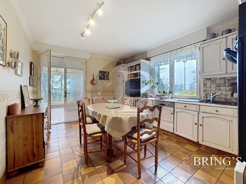 Maison traditionnelle - 188 m² - 8 pièces