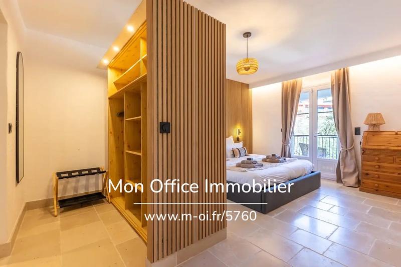 Maison - 230 m² - 8 pièces