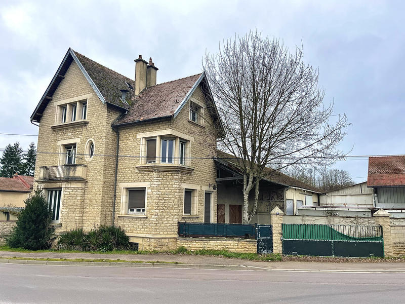 Maison - 170 m² - 8 pièces