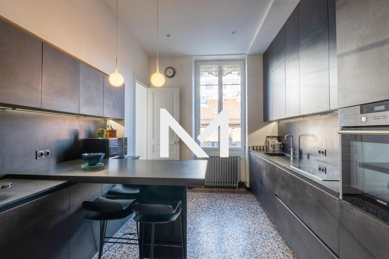 Appartement - 178 m² - 6 pièces