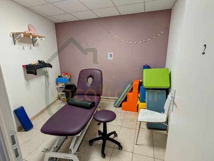 Local commercial - 370 m² - 14 pièces