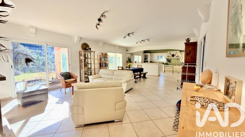 Maison - 213 m² - 6 pièces