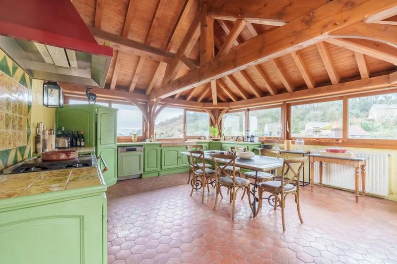 Maison - 350 m² - 6 pièces