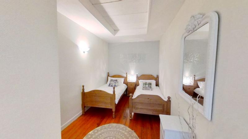 Maison traditionnelle - 183 m² - 10 pièces