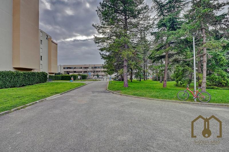 Local commercial - 77 m² - 3 pièces