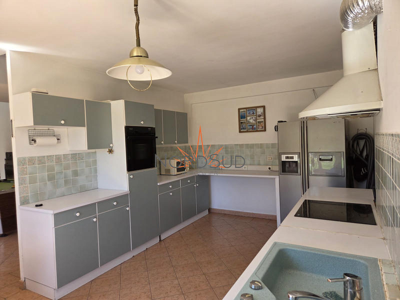 Maison - 246 m² - 6 pièces