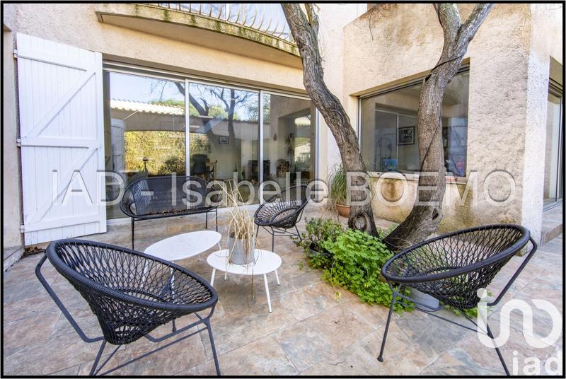 Maison - 216 m² - 9 pièces