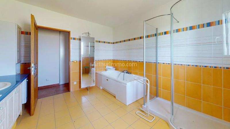 Maison - 215 m² - 5 pièces