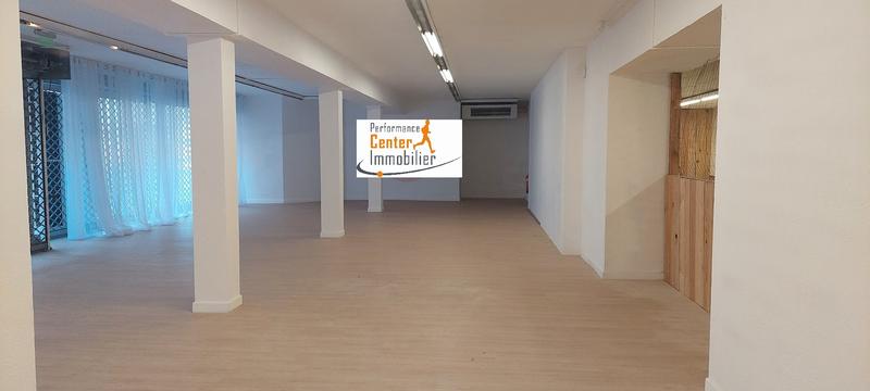 Local commercial - 1 230 m²