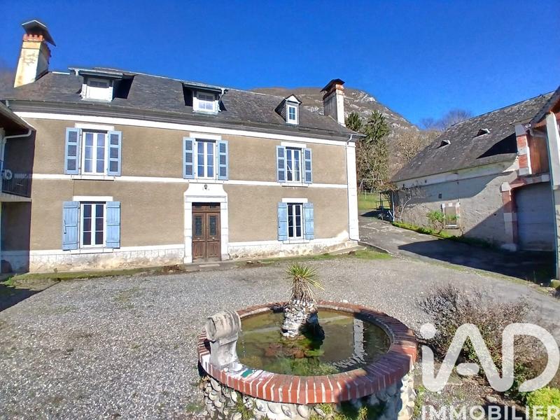 Maison - 389 m² - 12 pièces