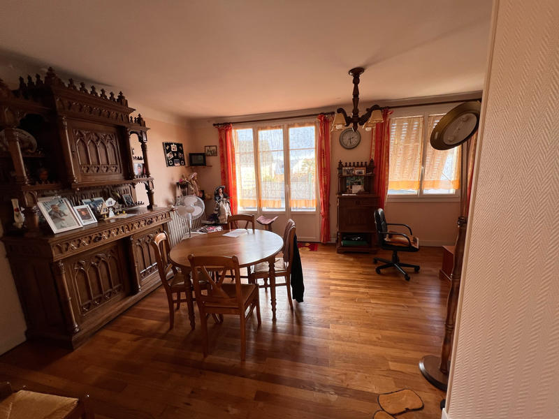 Maison - 90 m² - 5 pièces