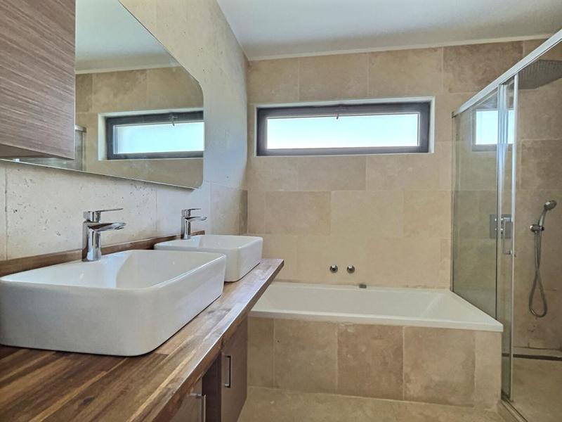 Maison - 240 m² - 7 pièces