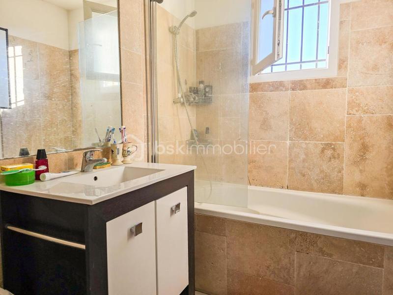 Maison - 99 m² - 5 pièces