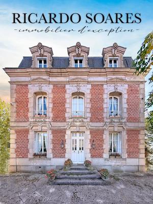 Demeure - 278 m² - 11 pièces