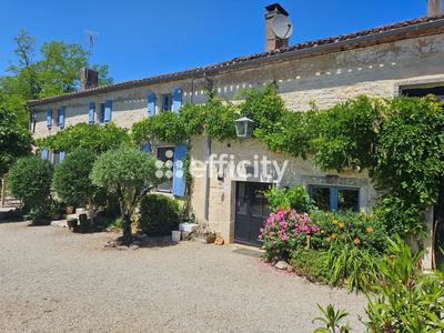 Maison - 245 m² - 9 pièces