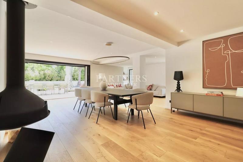 Maison - 240 m² - 6 pièces