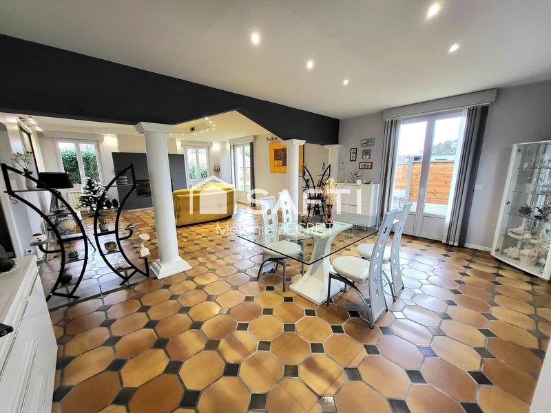 Maison - 223 m² - 8 pièces