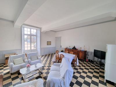 Maison - 228 m² - 8 pièces