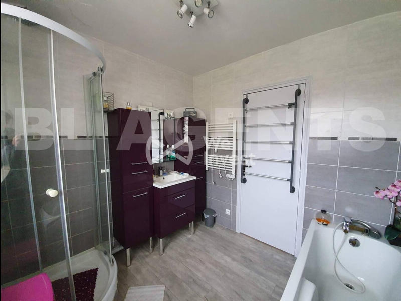 Maison - 240 m² - 11 pièces