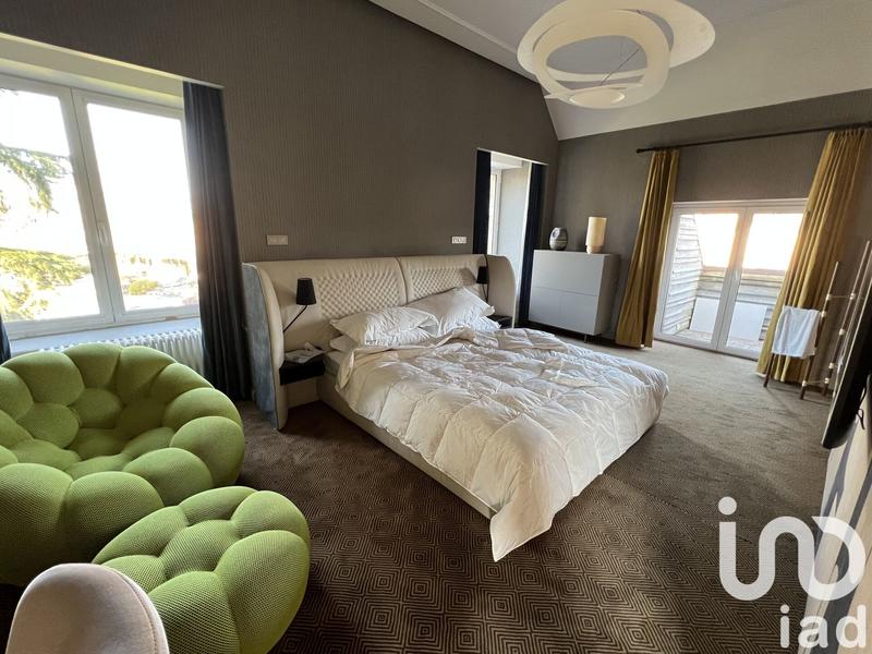 Maison - 670 m² - 20 pièces