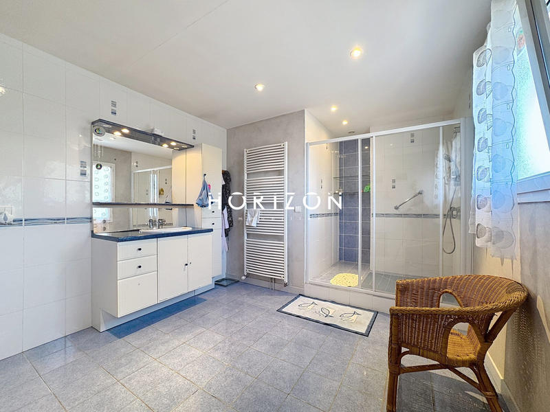 Maison - 200 m² - 6 pièces