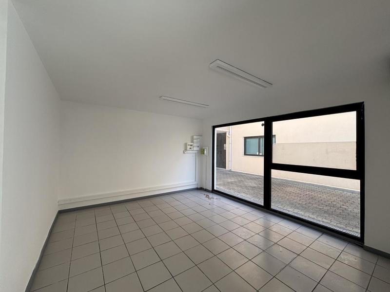 Bureau - 124 m² - 6 pièces