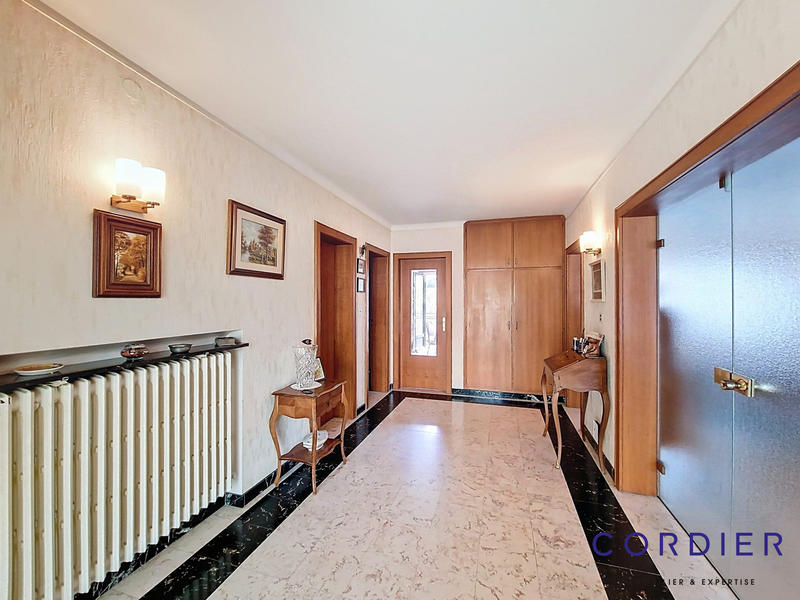 Maison - 172 m² - 8 pièces