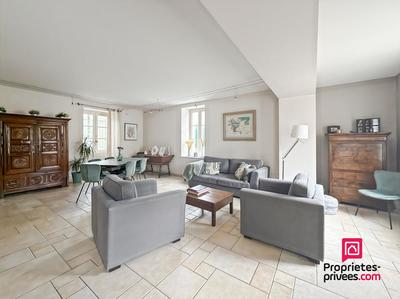Maison - 372 m² - 13 pièces
