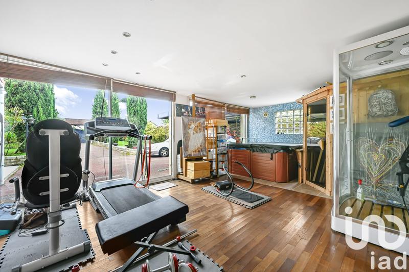 Maison - 240 m² - 11 pièces