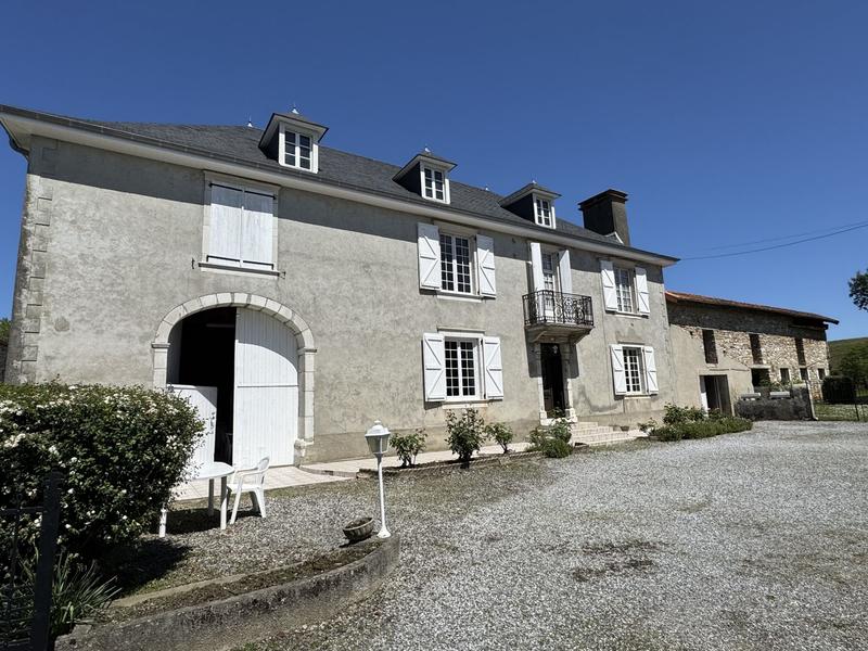 Maison - 281 m² - 10 pièces