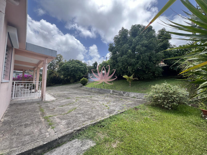 Maison - 252 m² - 5 pièces