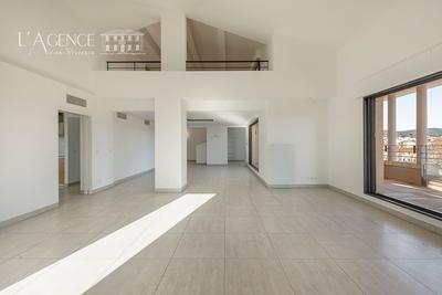 Appartement - 250 m² - 5 pièces