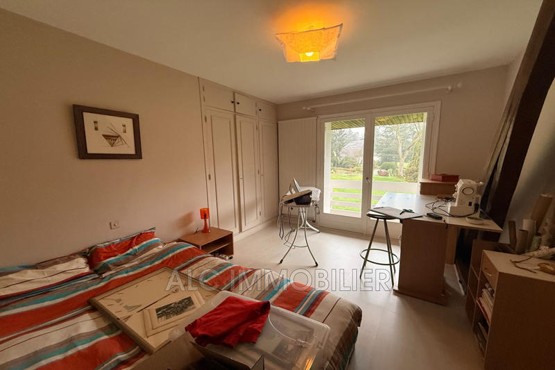 Maison - 250 m² - 10 pièces