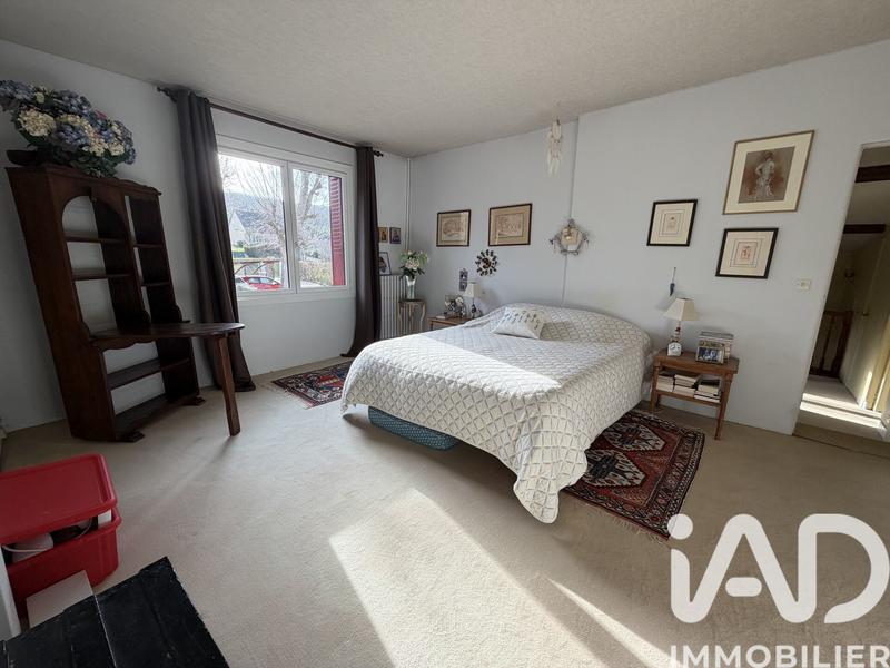 Maison - 275 m² - 8 pièces