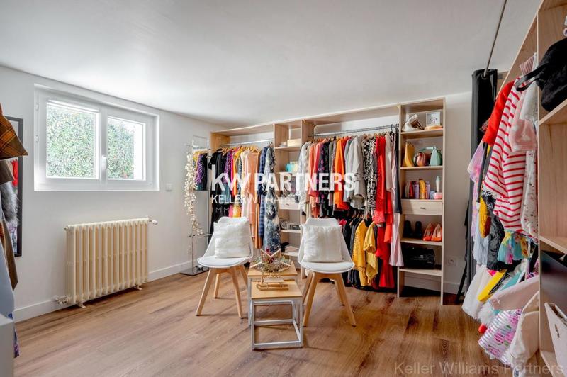 Maison - 213 m² - 8 pièces