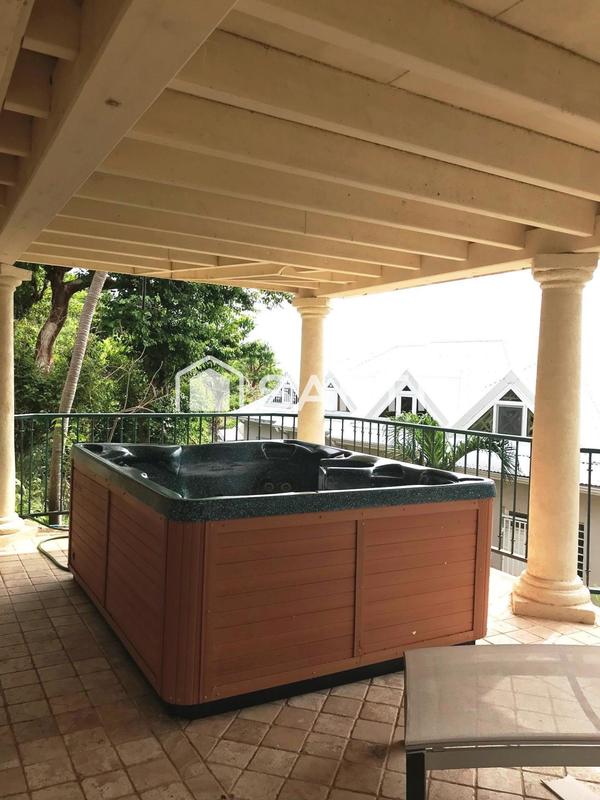 Maison - 219 m² - 4 pièces