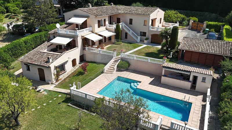 Propriété - 307 m² - 10 pièces